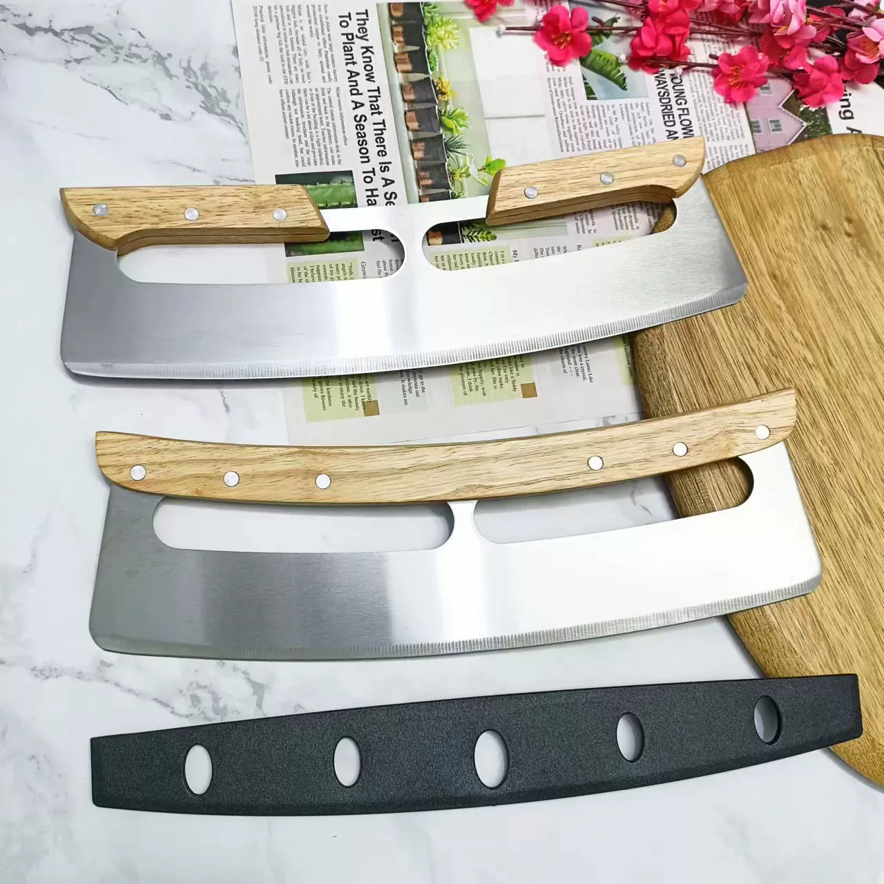 双把手披萨刀 橡木柄半圆披萨滚刀保护套双面开刃热处理pizza切刀