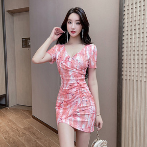 Hip hugging cheongsam skirt， foot bath technician work clothes， women look slim