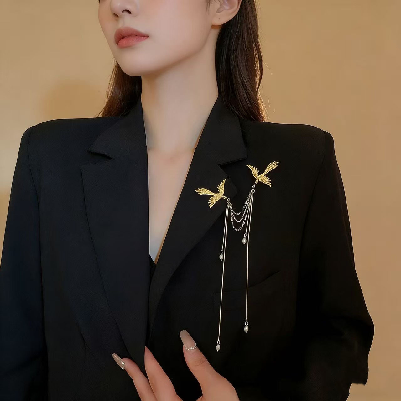 Exclusieve vogel broche met kwastjes voor dames elegante corsage_voghion.com