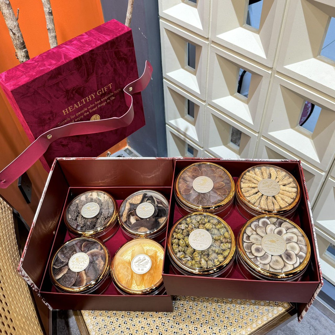 Red Velvet Eight Treasure Gift Box American Ginseng Dendrobium Red Ginseng Deer Antler Reishi Tangerine Peel 190g preparation