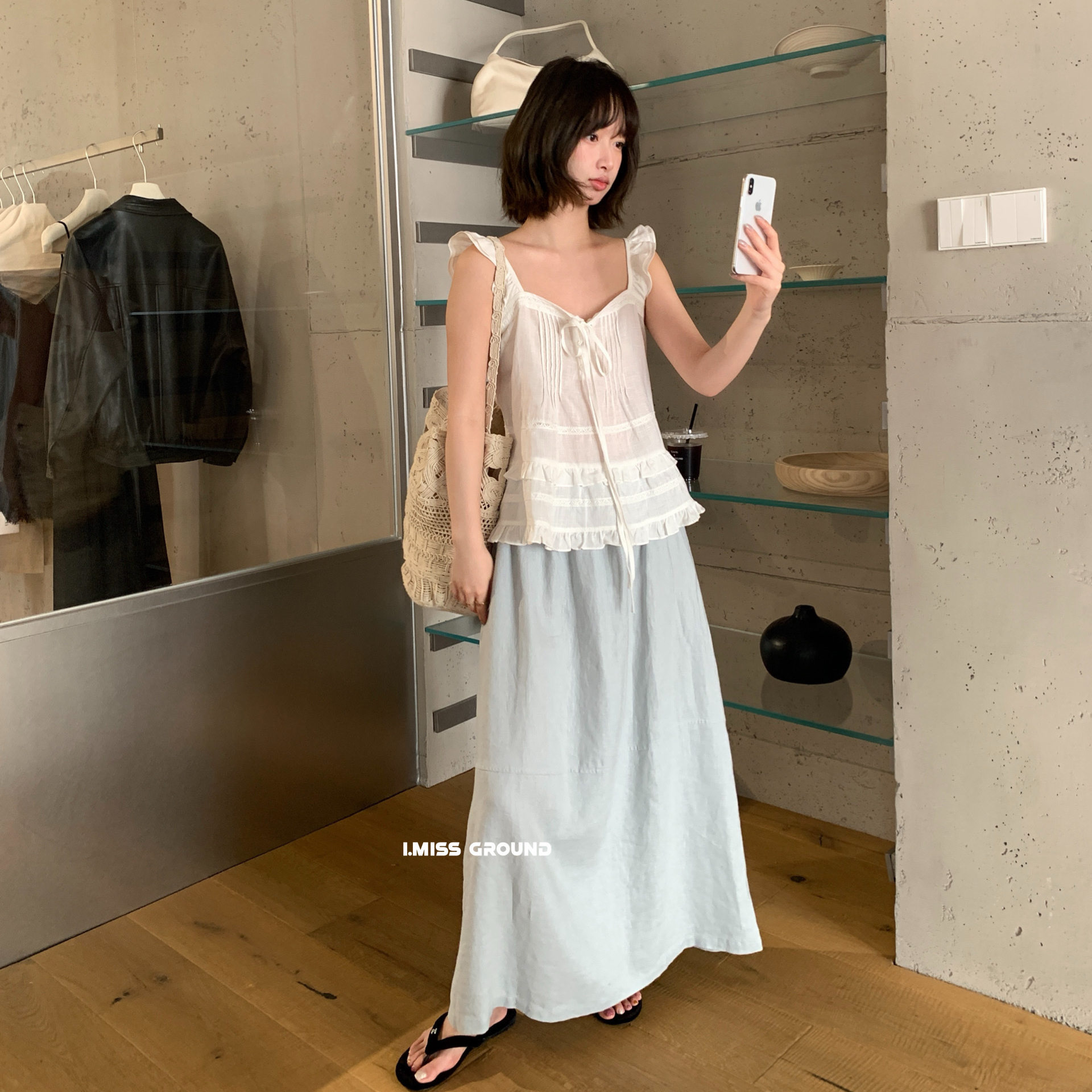Áo hai dây nữ chất liệu tencel phối ren bèo nhún cổ điều chỉnh dây — màu trắng, Hạnh nhân