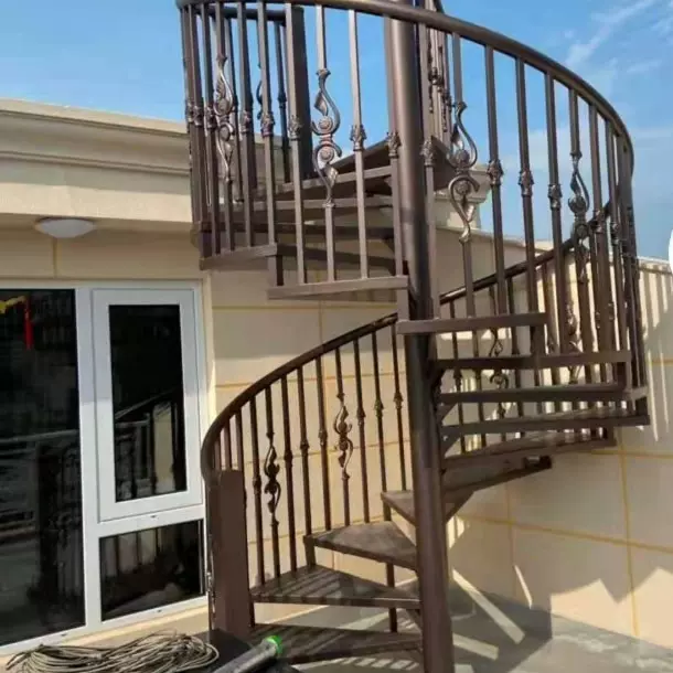 别墅室外阳台全铝合金整装踏步楼梯复式铝艺旋转楼梯踏板花园防滑