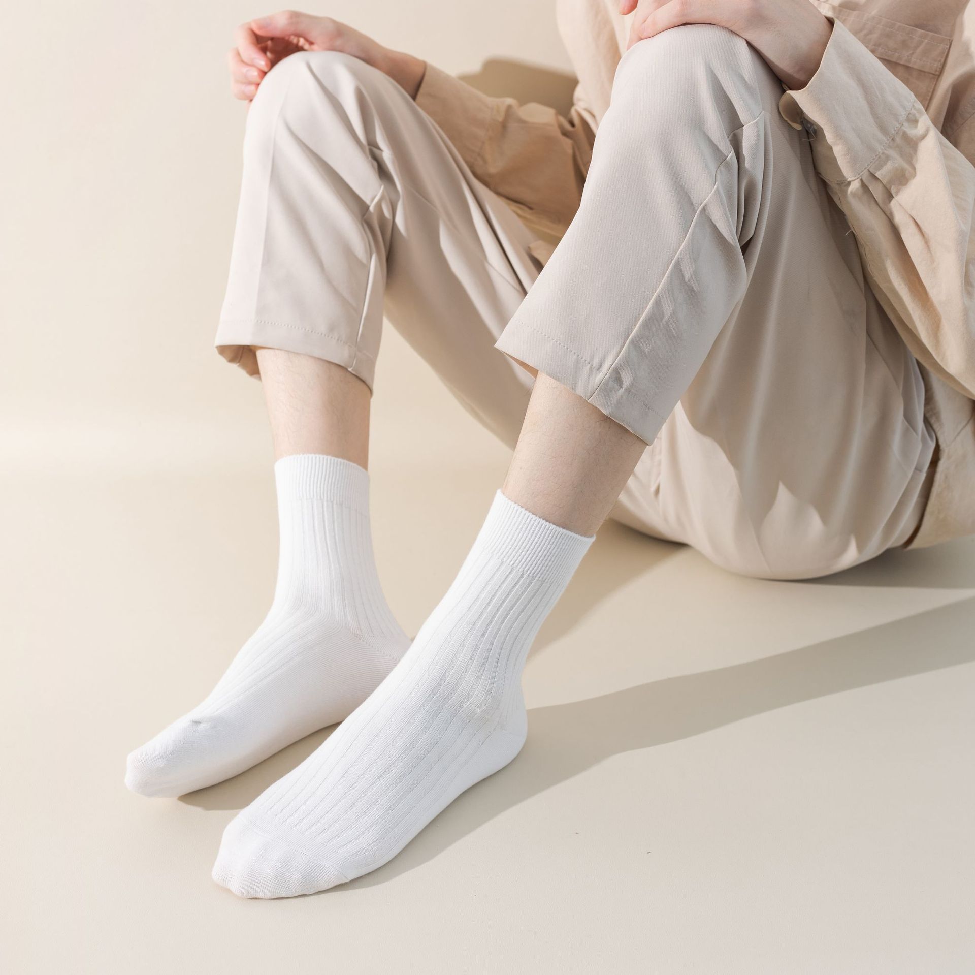 Calcetines calcetines de algodón de doble aguja para hombre primavera color sólido absorbente de sudor y desodorante calcetines simples calcetines de tubo de moda de negocios al por mayor