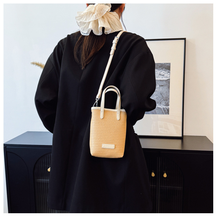 Summer straw woven beach bag 2025 New style seaside vacation handbag, simple and versatile bucket bag, woven crossbody bag undefined
