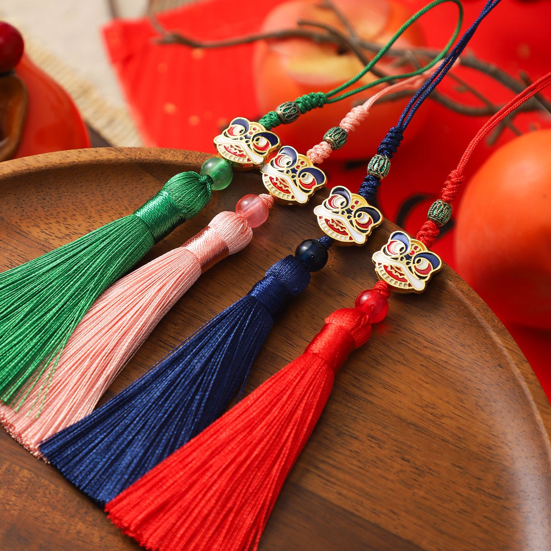 Año Nuevo despierta león bordilla colgante decoración del barril de la cena de Año Nuevo con flores DIY material floral colgante de seguridad