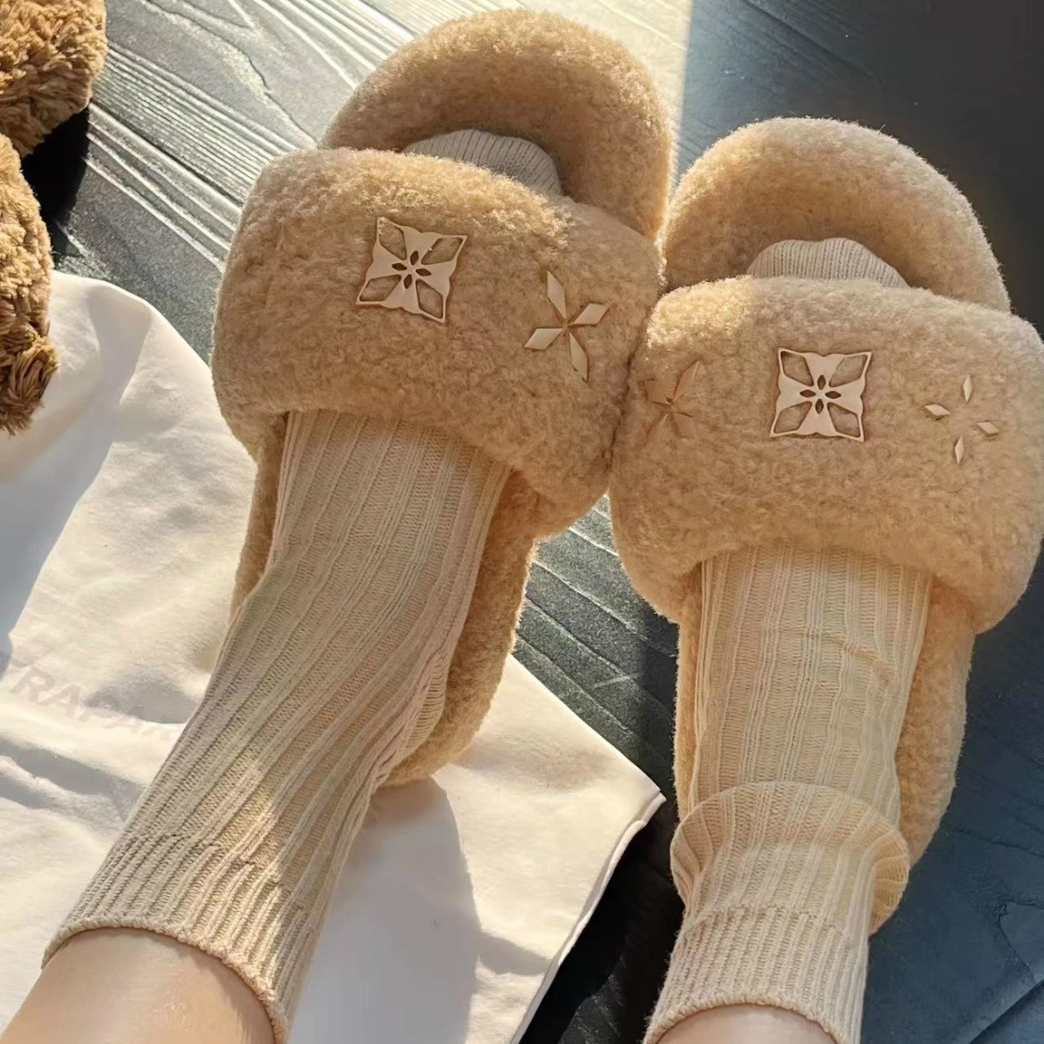 2025年秋冬新款厚度增高一字鱼嘴户外穿毛毛绒棉拖鞋休闲女鞋