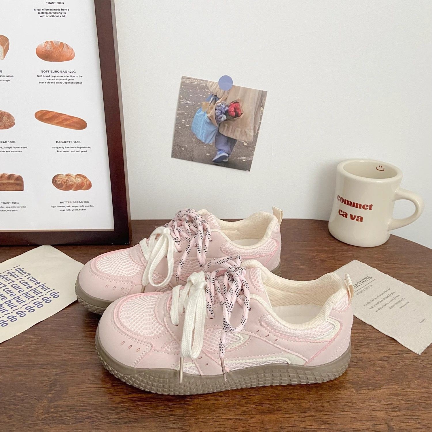 Zapatos transpirables ligeros con suela plana, verano y otoño de 2025, nuevos zapatos de skate de nicho, zapatos blancos cómodos con suela suave para mujeres