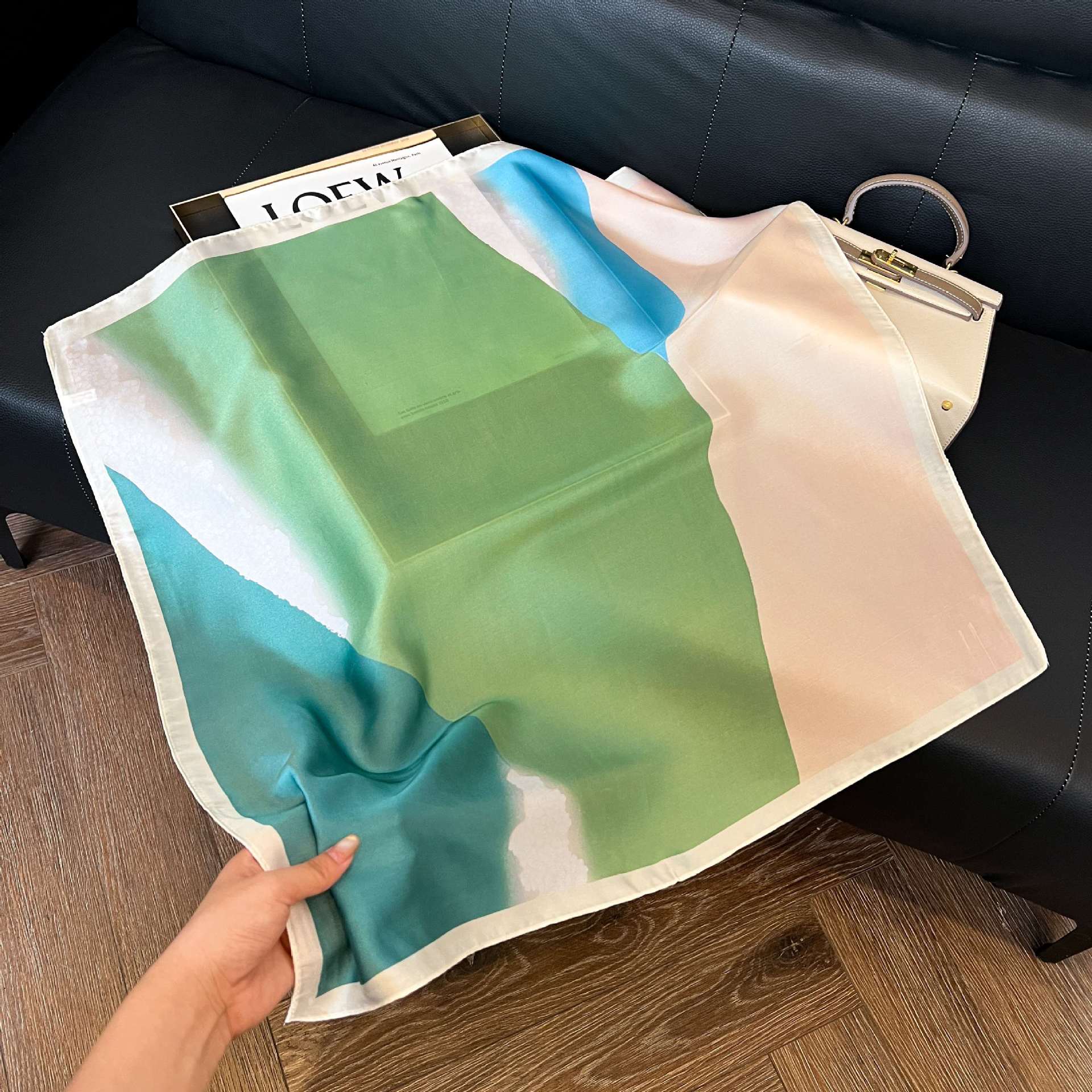 Transfronterizos nuevos bufandas de seda azul de alto nivel de seda cuadrada de simulación bufandas de moda de decoración de moda de combinación bolsa correa de pelo bufandas profesionales