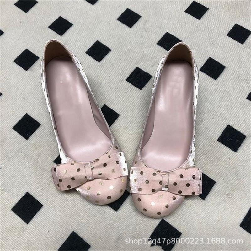Dolce rosa ondulado cabeza redonda cómodos tacones gruesos zapatos de tacón alto mujeres 2026 nuevo estilo de verano francés tacones bajos zapatos