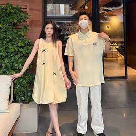 赫本风情侣装夏季新款2026夏季新款百搭连衣裙减龄黄色无袖花苞裙