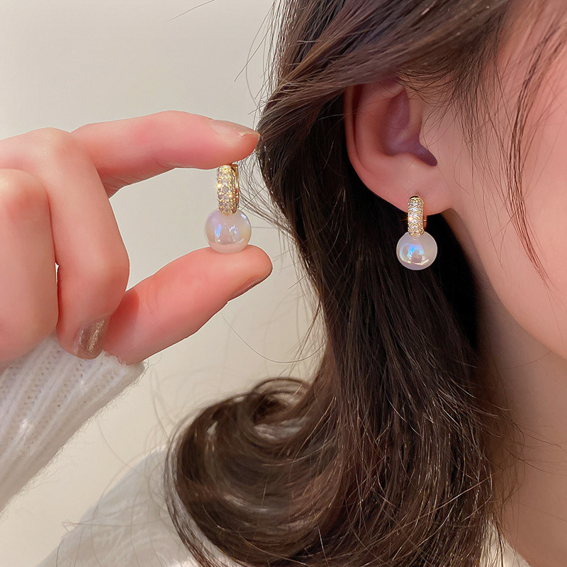 Real Gold Electroplating Mermaid Pearl Earrings Korean Long Ear Buckle Earrings display picture 3