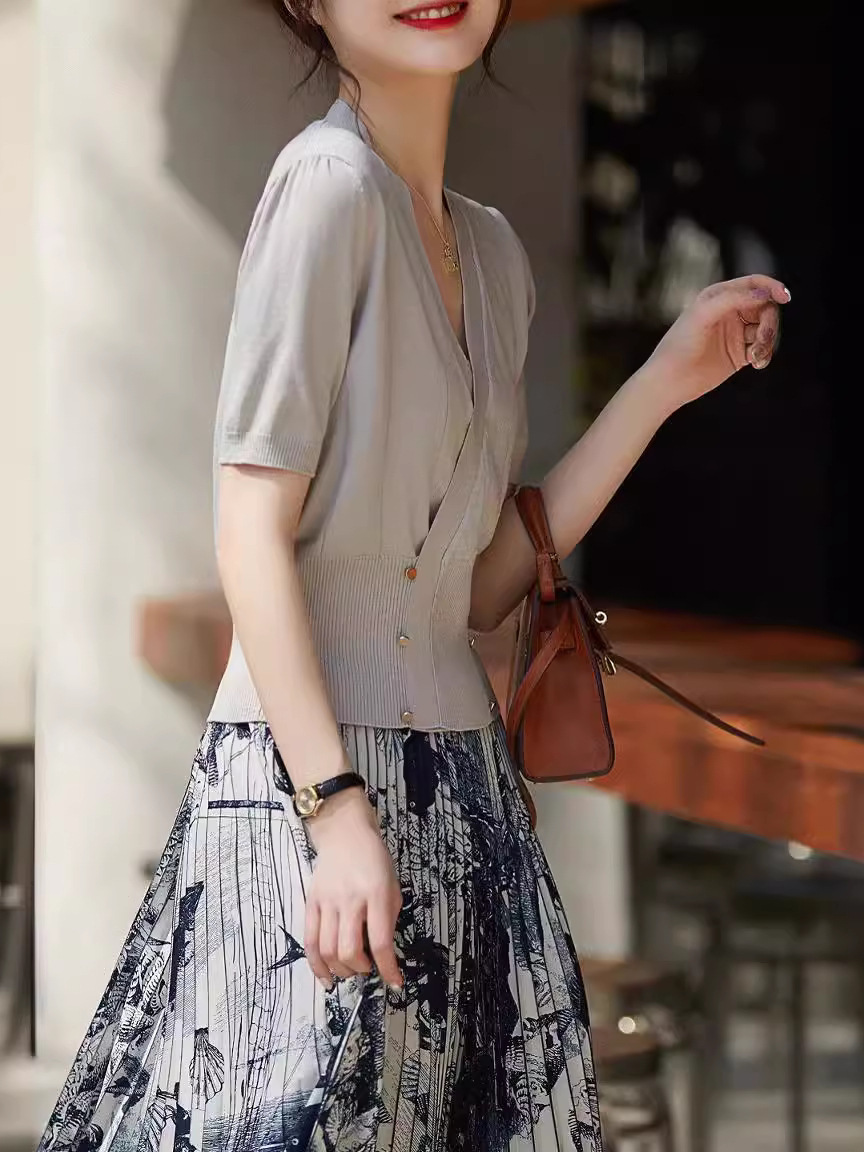 Áo thun nữ tay ngắn cổ chữ V kiểu quấn Pháp chất liệu tơ tằm dệt kim — màu xanh