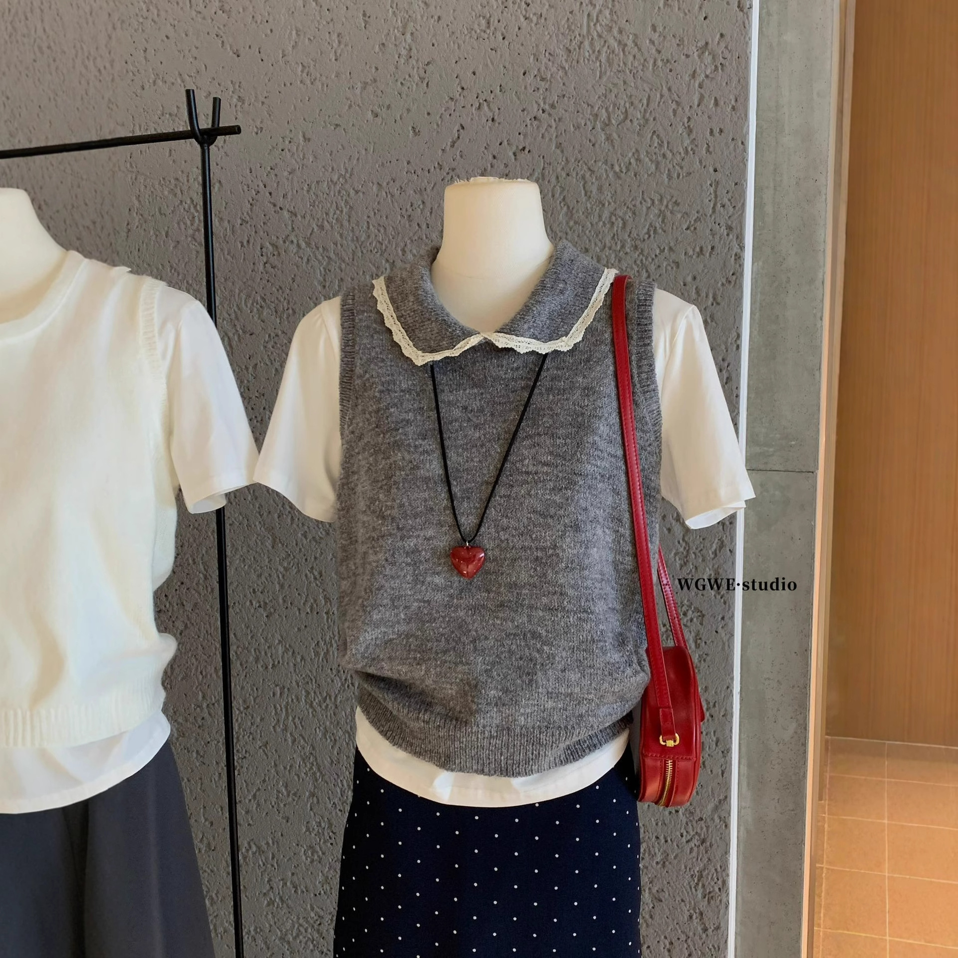 WGWE7301 广州十三行女装秋装新款小个子针织马甲+短袖T恤两件套