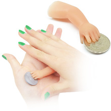 跨境魔术道具 小鬼之手 硬币消失 魔术玩具道具 搞笑恐怖小手近景