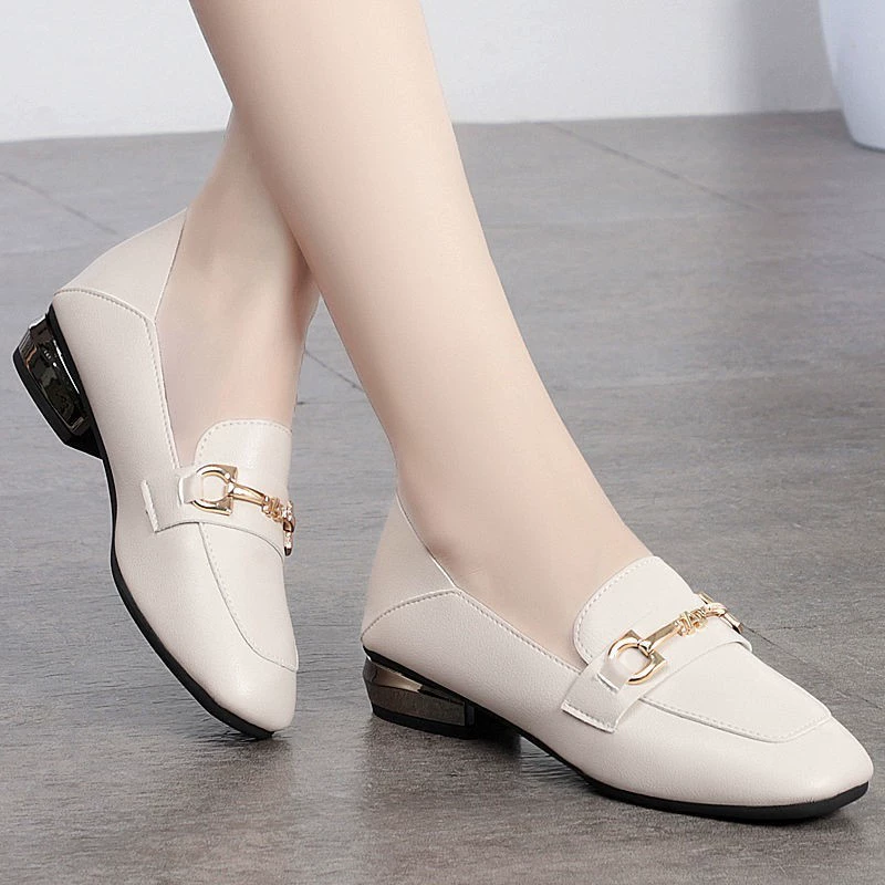 Мягкие кожаные туфли в британском стиле, маленькие кожаные туфли, лето 2025, новые универсальные однотонные туфли для женщин, новые белые туфли на одну ногу, два варианта ношения, квадратный носок