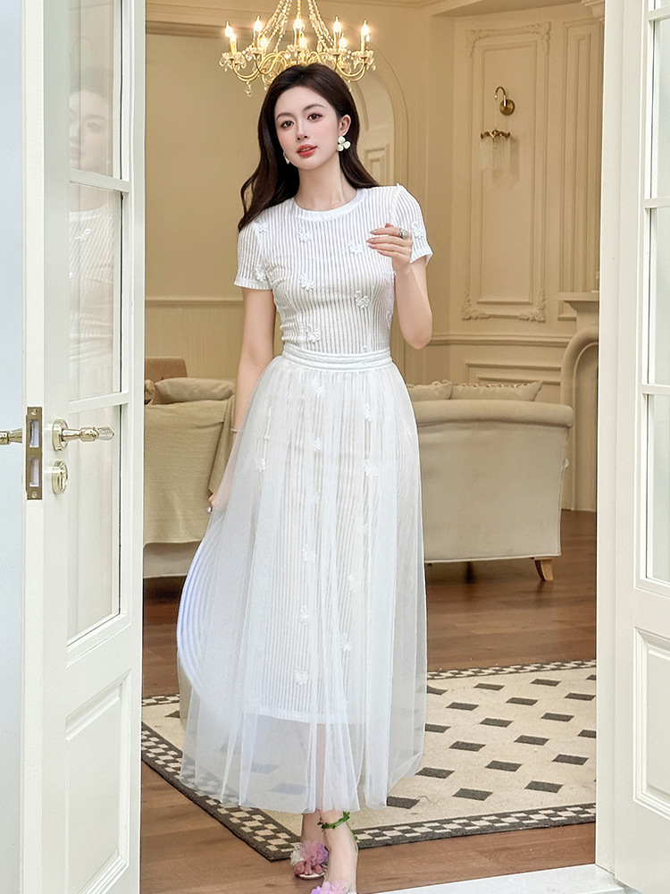 Váy trắng lưới hoa 3D khoét rỗng thiết kế kiểu Pháp — trắng