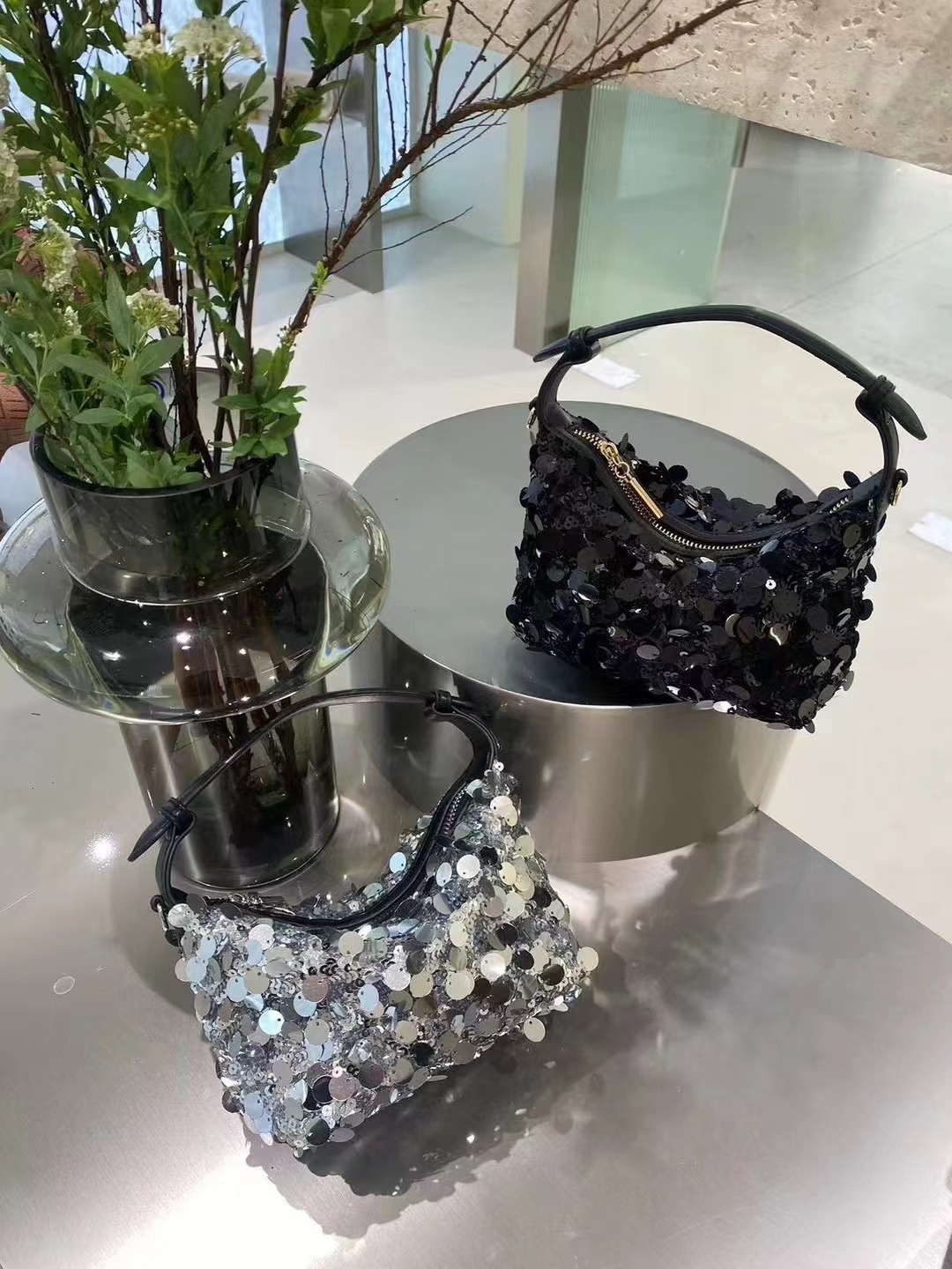 Jaro/léto 2024 Nová krabička na oběd s lesklými korálky, kapesní taška přes rameno s jedním křížem, taška na mobilní telefon, trendy_voghion.com