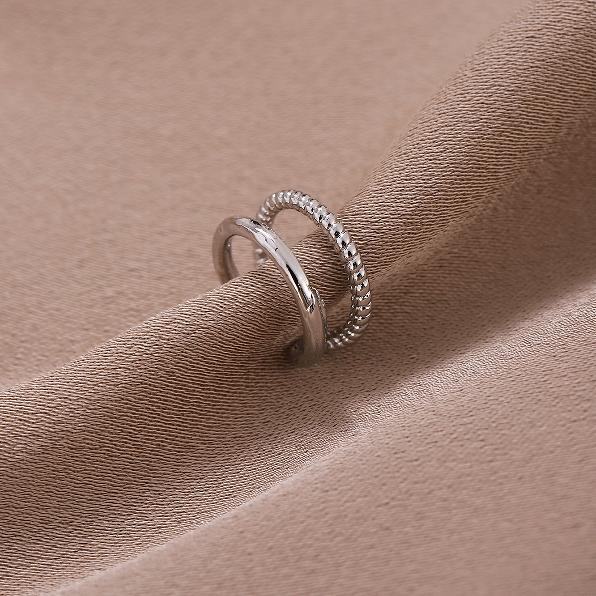 Estilo coreano personalizado pendientes simples de alta calidad en forma de U irregular clip de oreja cuadrada simple clip de hueso de oreja sin oreja al por mayor