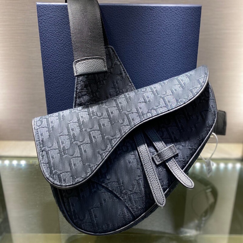 New D Monogram Saddle Bag for Women, Fashionable Crossbody Bag, Trendy Shoulder Bag with a High-End Feel and Unique Design New D Monogram Saddle Bag for Women, Fashionable Crossbody Bag, Trendy Shoulder Bag with a High-End Feel and Unique Design