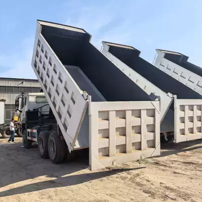 Yük maşınları trucks: HOWO eight-wheel dump truck