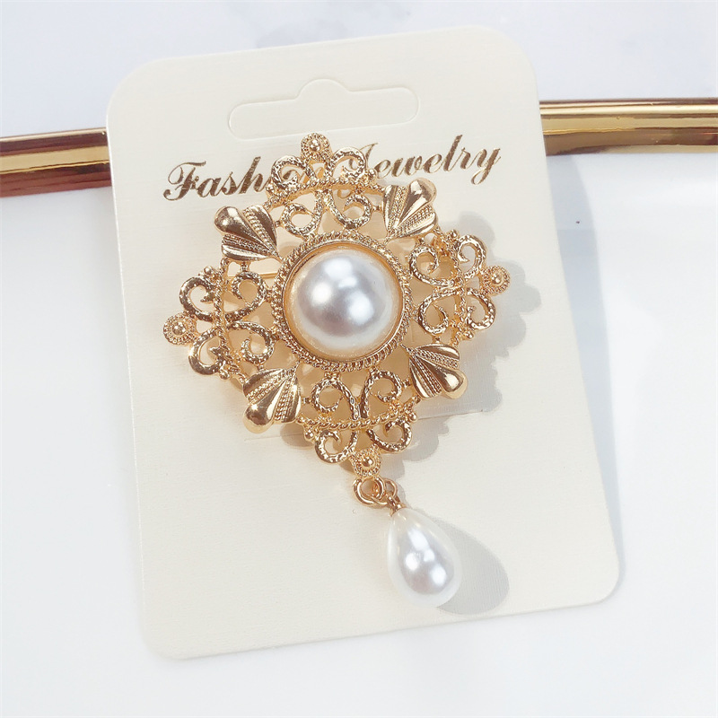 Retro Geometric Alloy Plating Artificial Pearls Women's Brooches display picture 1