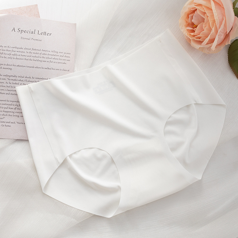 Peach Hip una pieza de ropa interior sin costuras Seda de hielo para mujer Algodón puro desnudo ligero entrepierna antibacteriana cadera Levantamiento de cintura media ropa interior de niña