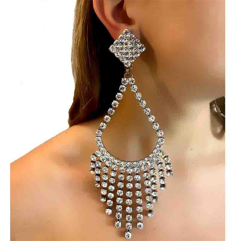 fashionable shiny earrings for bride
