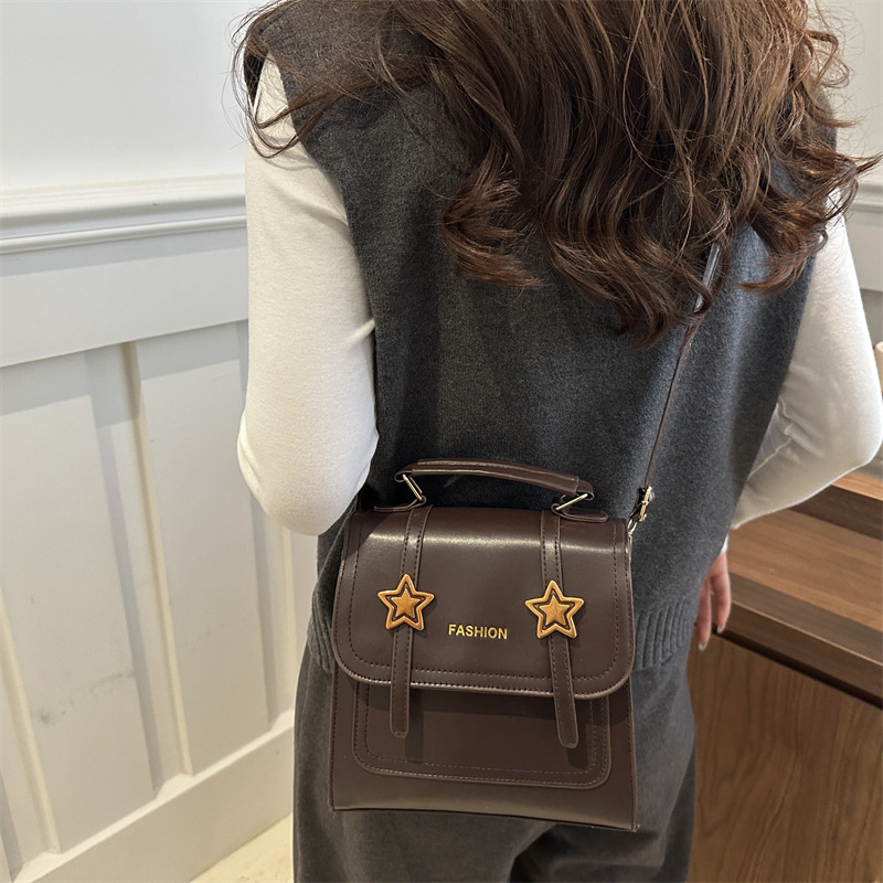 Mochila retro versátil para mujeres nicho diseño 2024 nueva moda alta textura mochila universitaria pequeña