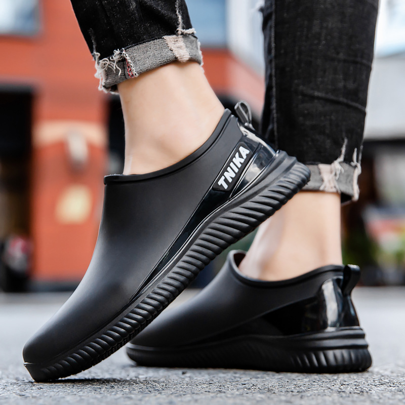 Herrenschuhe Regenstiefel Sommer Low Top Kurze Röhre Rutschfeste wasserdichte Schuhe Modische Low Top Regenstiefel Herren Überschuhe Gummischuhe_voghion.com