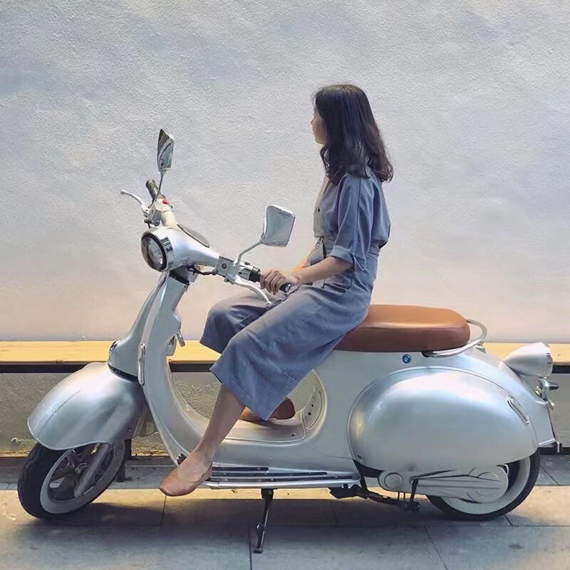 New Roman Holiday Electric Vehicle Internet Celebrity Windshield Battery Car Retro Motorcycle 72V High-Looking Female Scooter