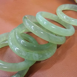 Shake the sound of selling natural jade bracelet ice green ice jade bracelet grape green factory direct sales can be sent on behalf of the same small red book