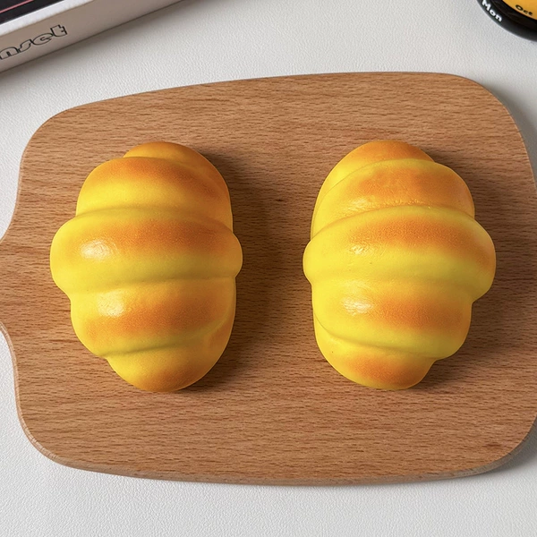 Small croissant bread (10*7*5cm)