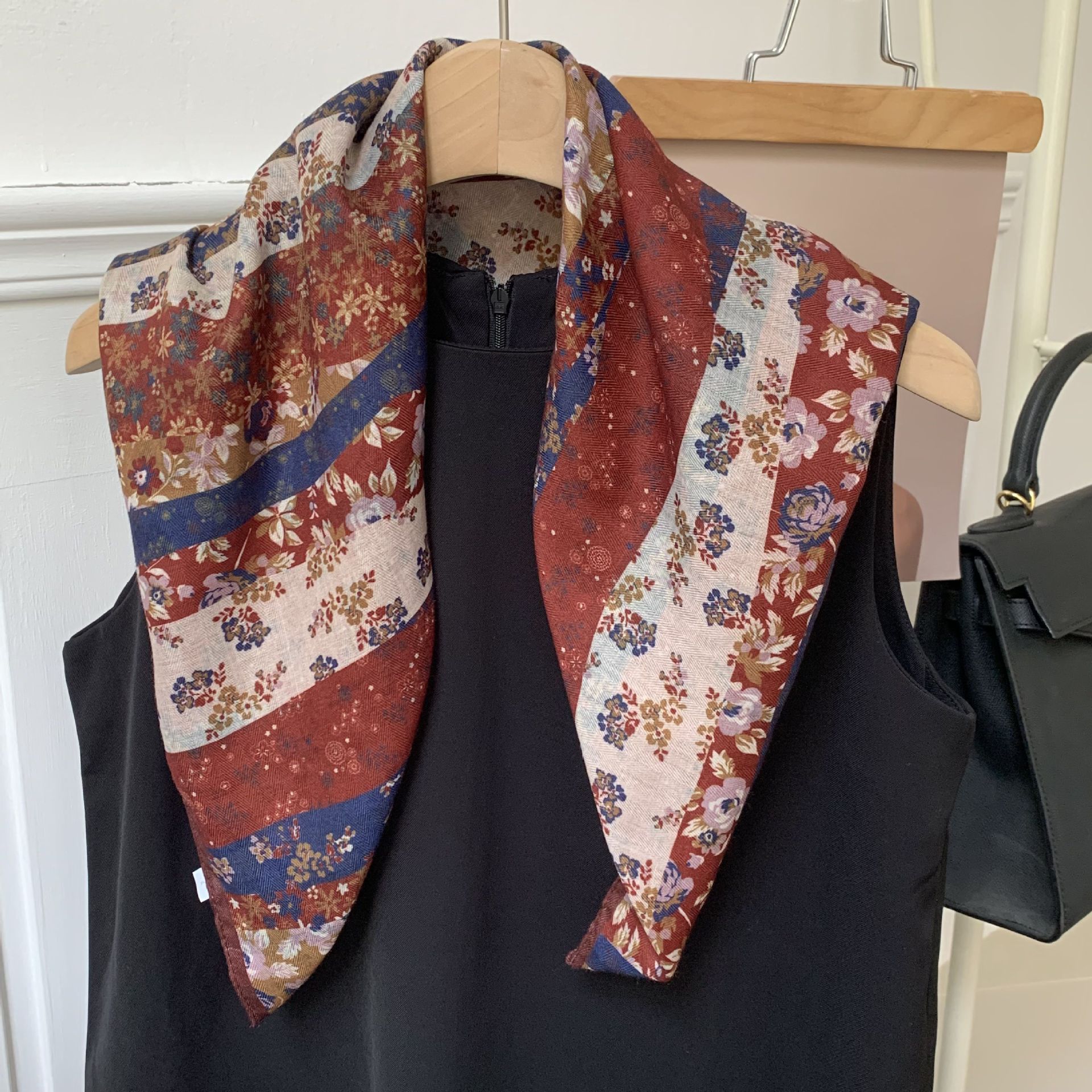 Pañuelo de seda de algodón y lino, bufanda cuadrada grande, estilo de verano de alta gama, estilo de todo fósforo literario, estilo étnico retro, bufanda de flores de anacardo, chal femenino