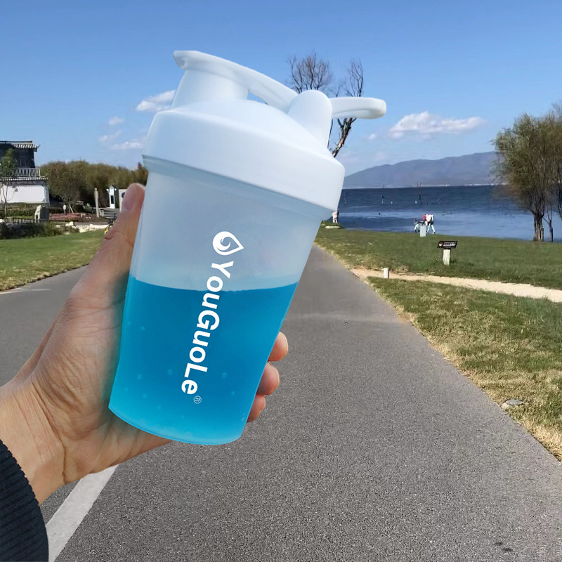 Creative Outdoor Portable Fitness Shaker Cup 400ml Protein Powder Shaker Bottle Manufacturer Wholesale Sealed Plastic Shaker Cup