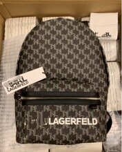 karl lagerfeld�Ϸ𠔸߼����p�����X���W�������r�д������p��