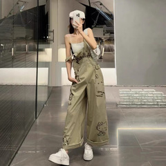 卡其色Kitty猫印花点缀工装牛仔裤女秋冬宽松慵懒风女款背带裤子