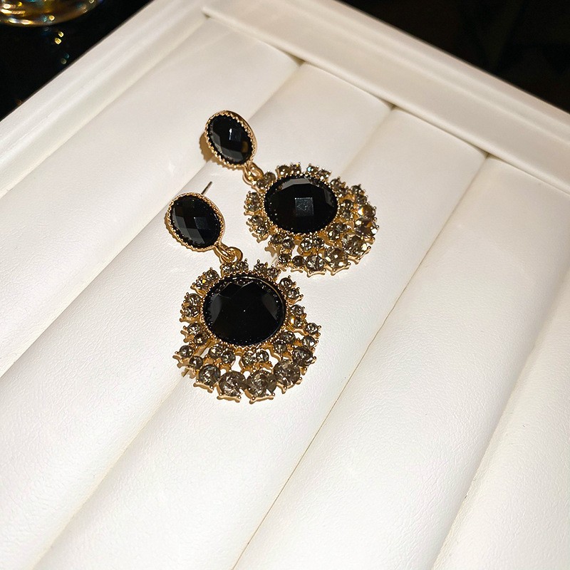 銀の針の黒色の水晶の項の幾何学のピアスの小さい大衆の百合のイヤリングのファッションの気質の軽くて豪華な高級感の耳飾りの卸売り
