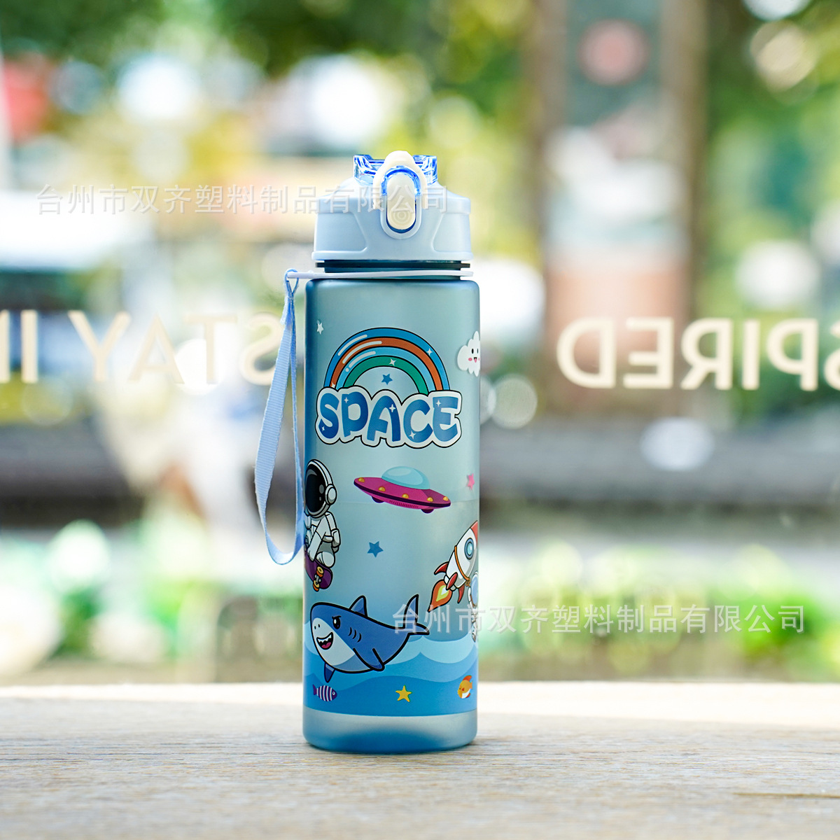 Taza de agua deportiva con pajilla, diseño astronauta, plástico resistente, uso exterior