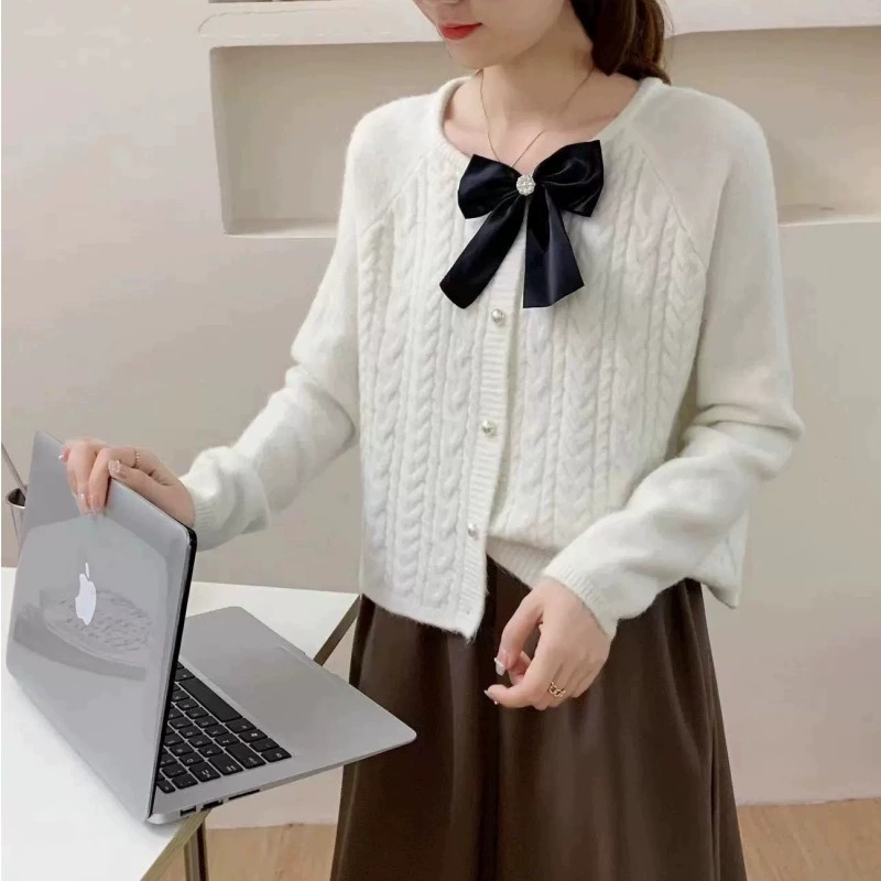 Короткий свитер с бантиками на весну 2024 года кардиган маленький ленивый свободный свитер