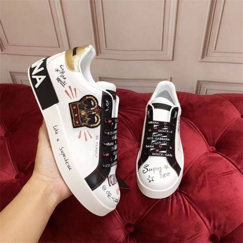 New Foreign Trade Model, Reba-Style Casual Versatile Dg Genuine Leather Studded Graffiti White Sneakers with Laces for Couples, Men and Women