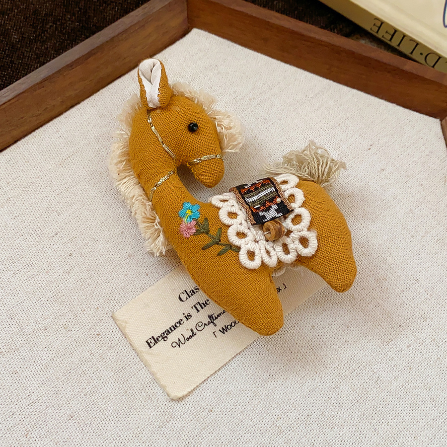 Vintage Enamel Horse Brooch for the Zodiac Year, Retro High-End Suit Pin, Fashionable Versatile Accessory for Women