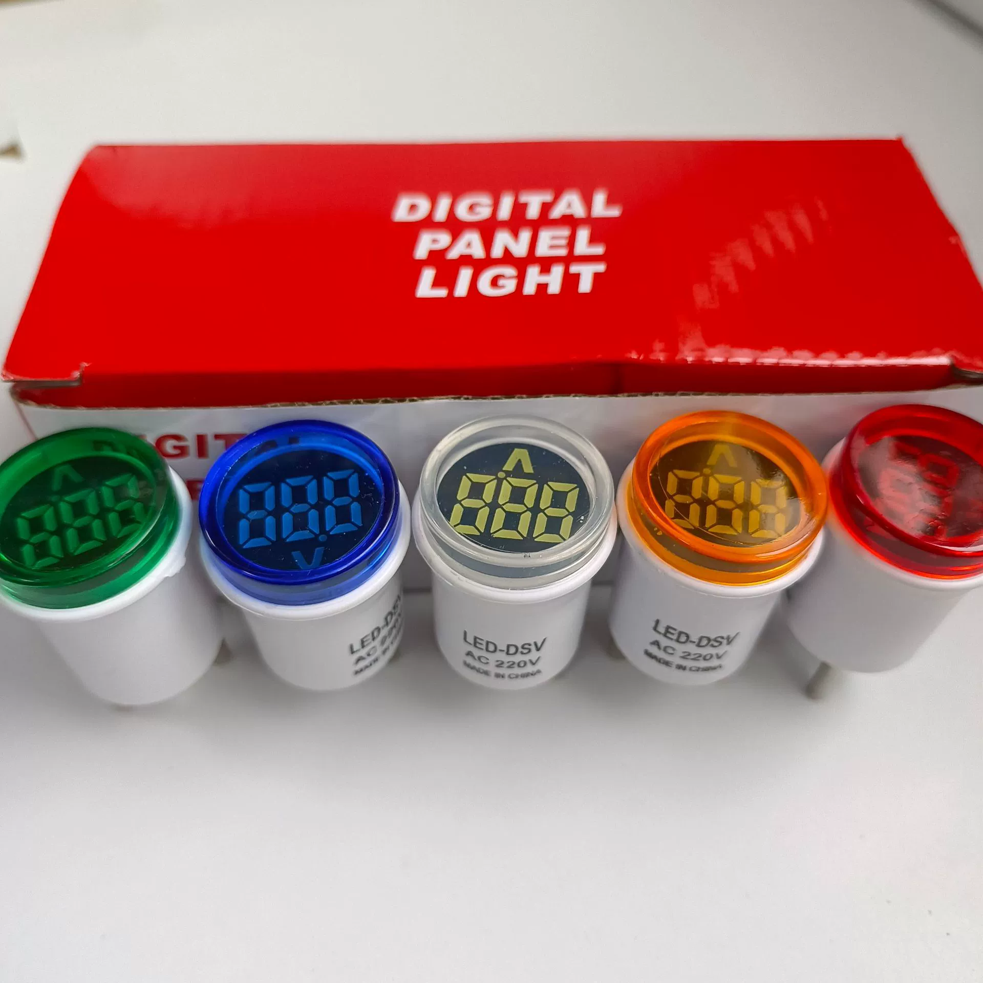 Круглый Европейский стандарт штекер цифровой дисплей переменного тока Вольтметр световой индикатор сигнальная лампа AC220V