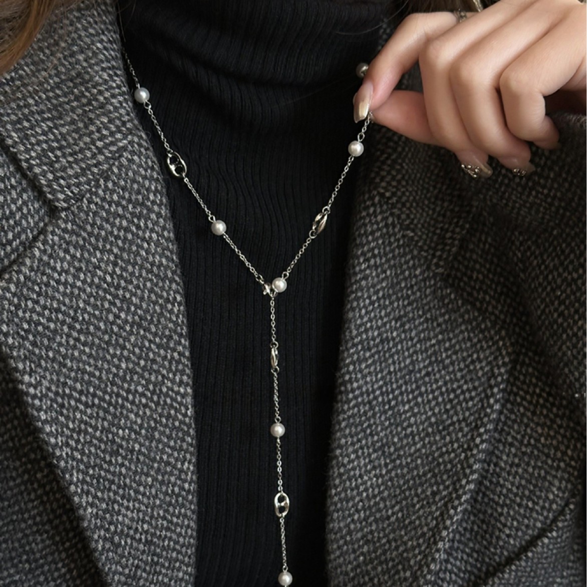 Long necklace from pearl