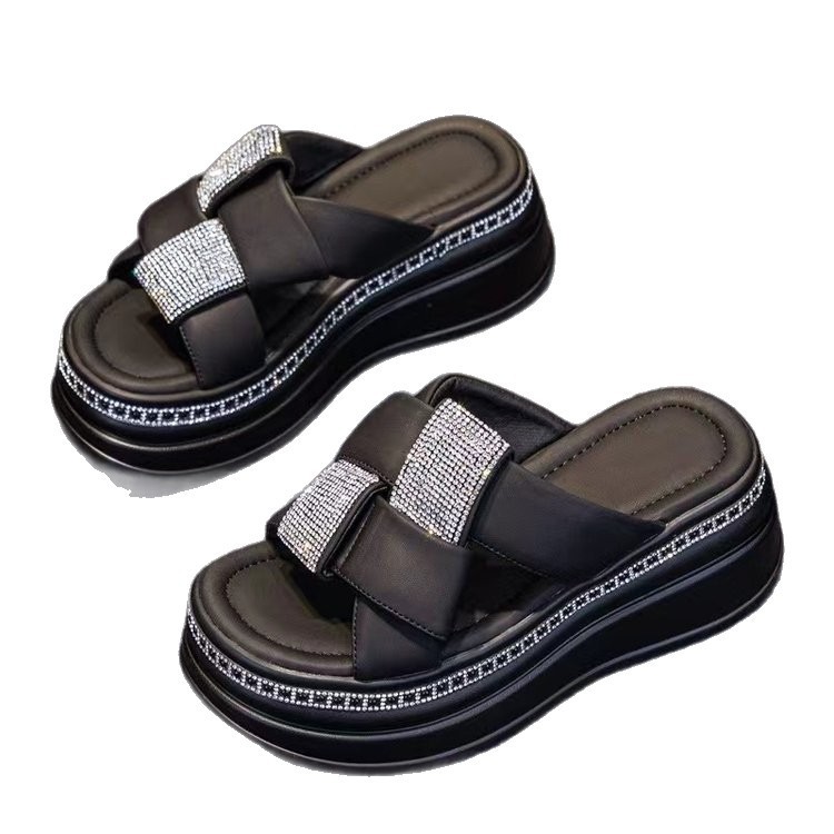 Casual, zapatillas frías de fondo grueso para mujeres en 2026 nuevo verano de alto nivel, sensación de diamante romano, un temperamento de hadas