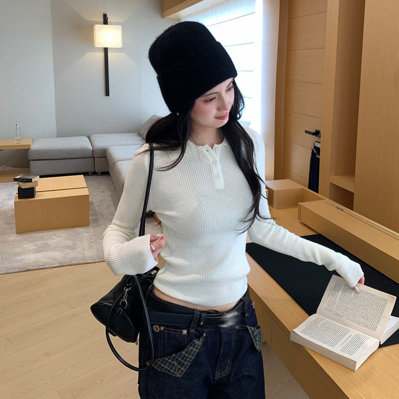 Polo collar waffle knit slim-fit white long-sleeve T-shirt for women, a versatile and flattering top