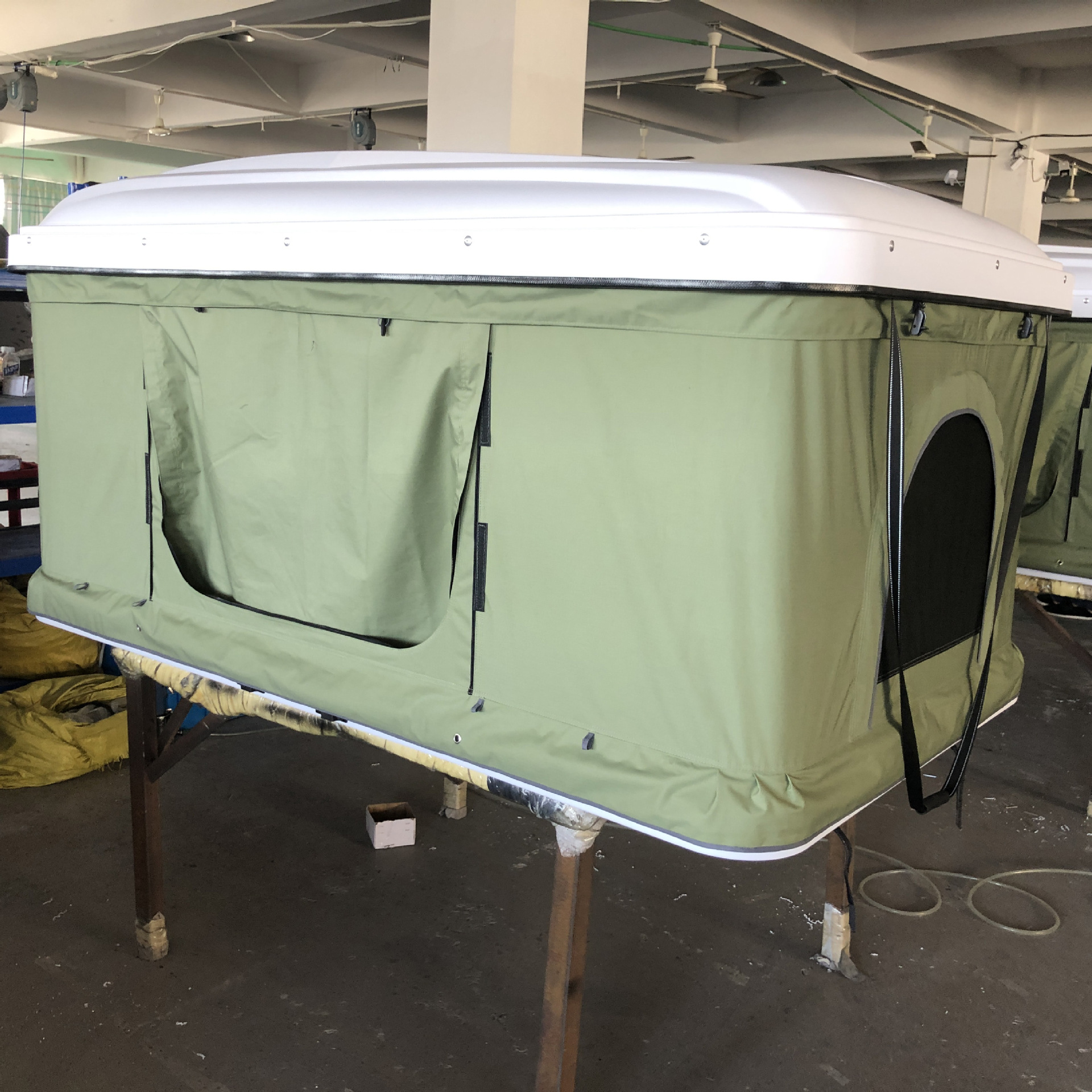 Elevación automática de plástico de plástico de absorción de plástico camping al aire libre lluvia protección solar helicóptero techo de carpa