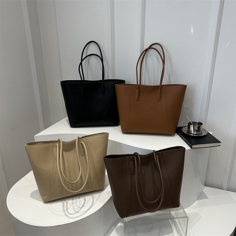 Bolsa de cubo retro de gran capacidad de superficie suave 2024 nueva moda de color sólido de viento relajado de viaje simple de hombro bolsa