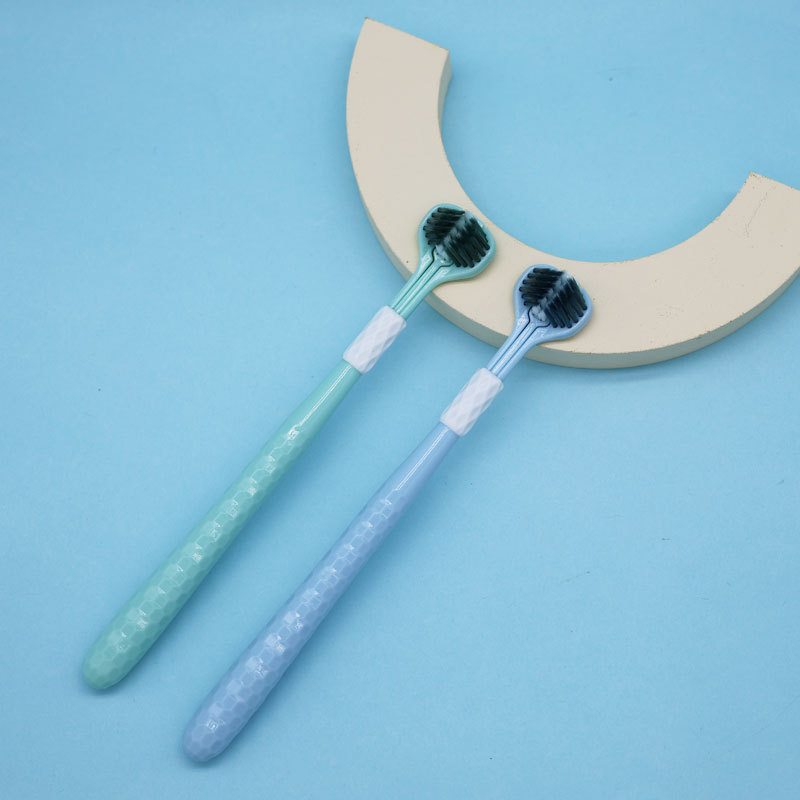 Cepillo de dientes de tres caras para adultos de pelo suave para adultos para parejas de hombres y mujeres tridimensionales sin esquina muerta tipo de envoltura de raspador de lengua de tres extremos