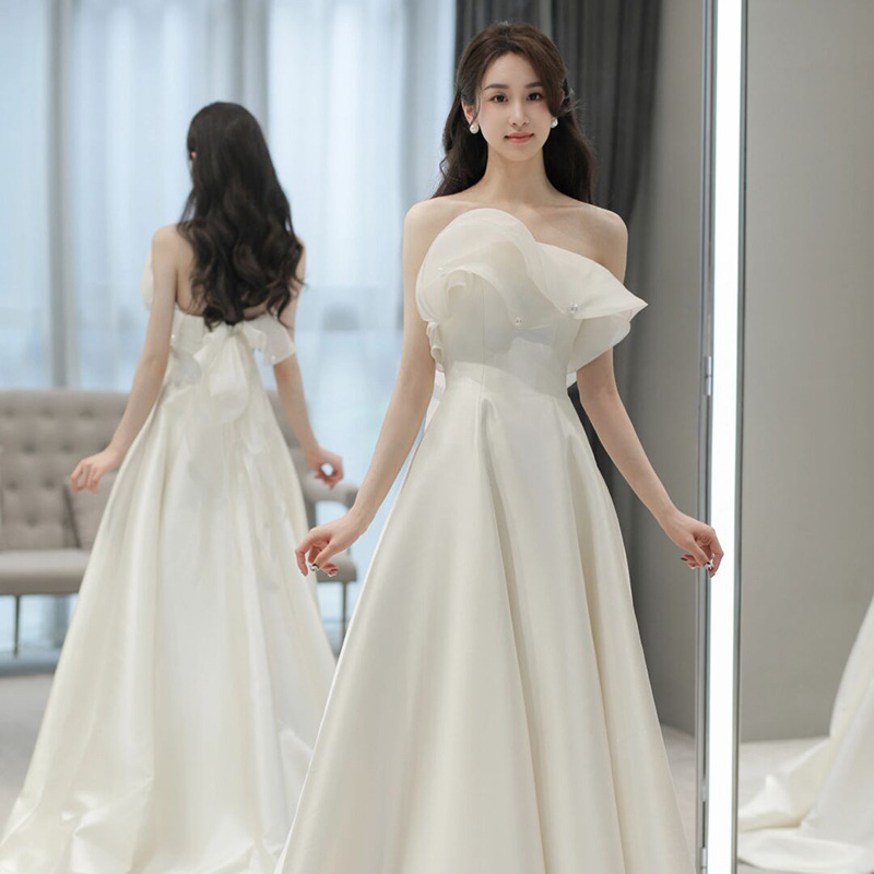 Novia coreana de pecho ligero vestido de boda otoño 2025 nuevo hombre pequeño matrimonio blanco compromiso viaje vestido de disparo