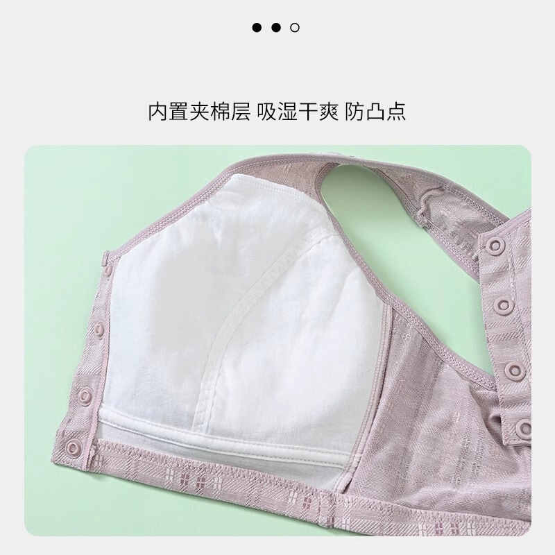 お母さんの下着の前ボタンのブラジャーが集まっています。|undefined